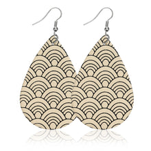 Load image into Gallery viewer, Fashionable leather Earrings, floral lattice drop Earrings
