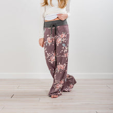 Load image into Gallery viewer, Lace-up casual Trousers, loose lace-up camouflage printed Pants
