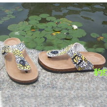 Load image into Gallery viewer, Women&#39;s colorful rhinestone flip-flops， Fashion Sandals
